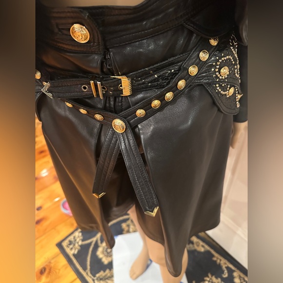 Genuine Versace vintage studded jacket and matching skort. Black&Gold Size 8. - Picture 2 of 6